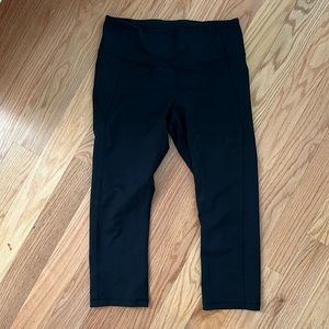 Under Armour Crop Leggings w/ Pocket